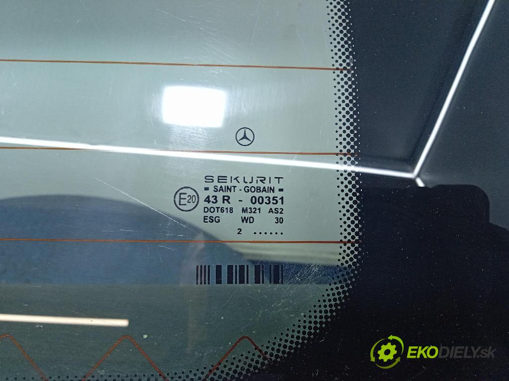 Mercedes Vaneo 2003 zadní dveře kufra: kufr
