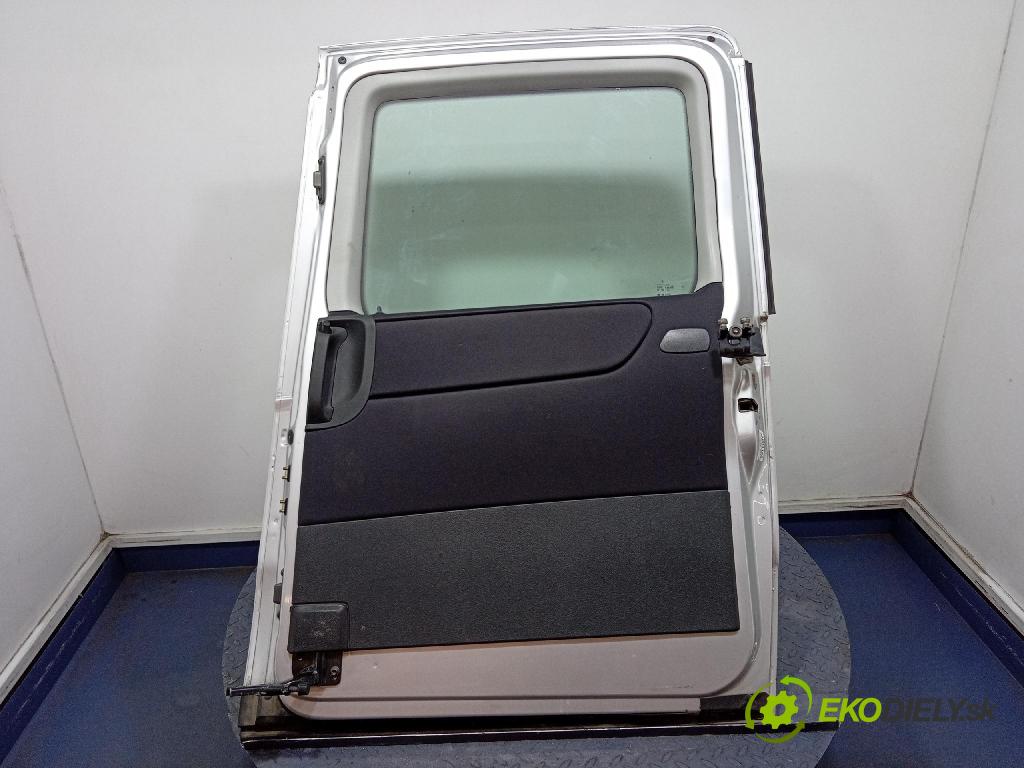Mercedes Vaneo 2003 dveře Zad: prave 