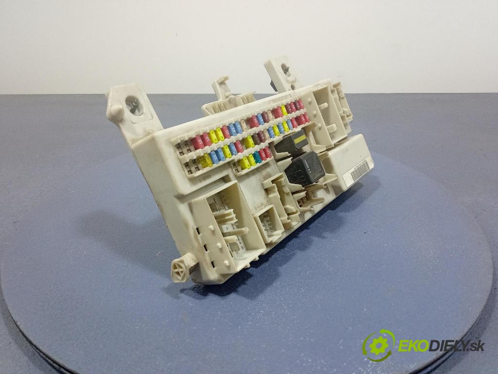 Ford C-max 2003 skrinka Poistky: 3M5T-14A073-CF