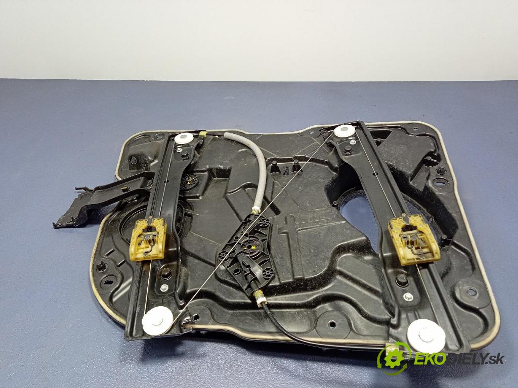 Jeep Grand Cherokee 0 mechanizmus okna Okná: Predné v pravo: 04589598AK
