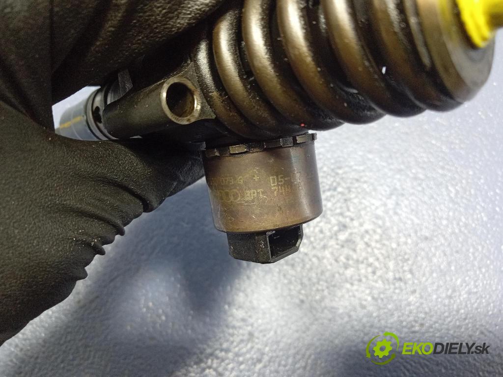 Vw Touran 2004 vstrek 03G130073G