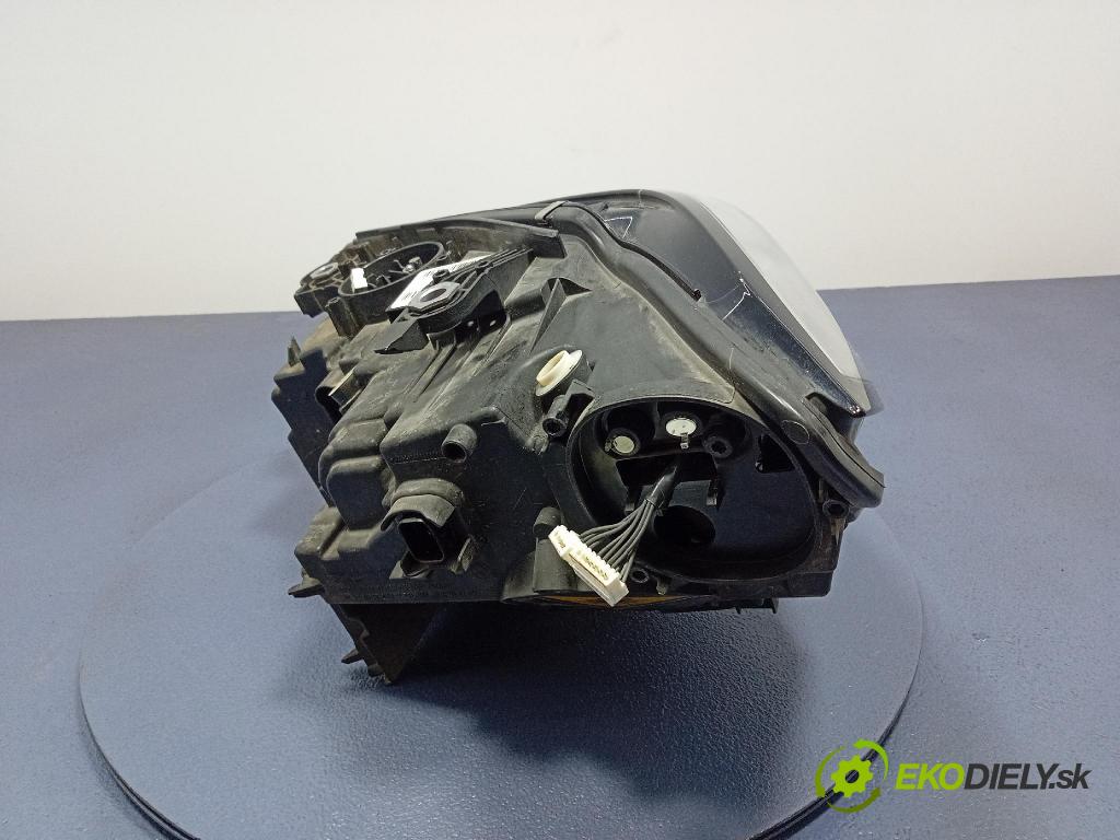 Bmw Seria 3 0 světlo v pravo: 9481708