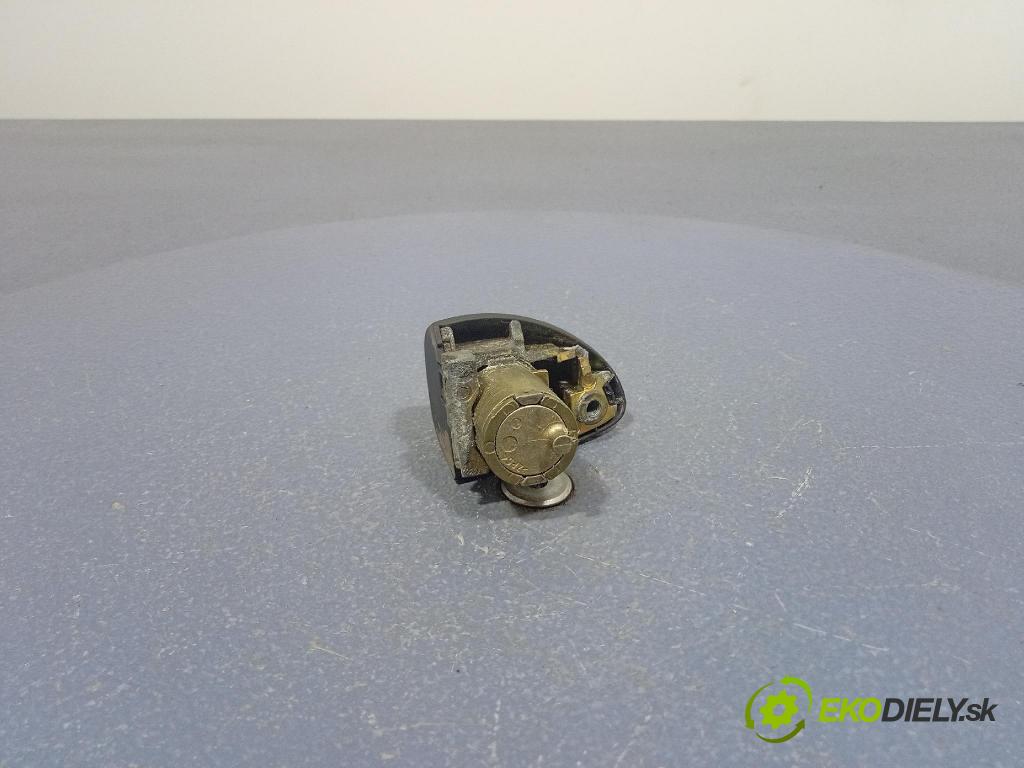 Mercedes A-Klasa 2006 zámek dveře před Levý: