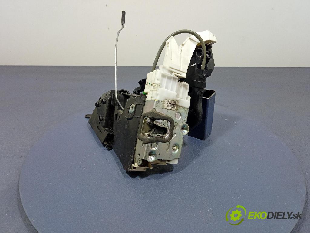 Mercedes A-Klasa 2006 zámok dvere Predné v pravo: 1697202035
