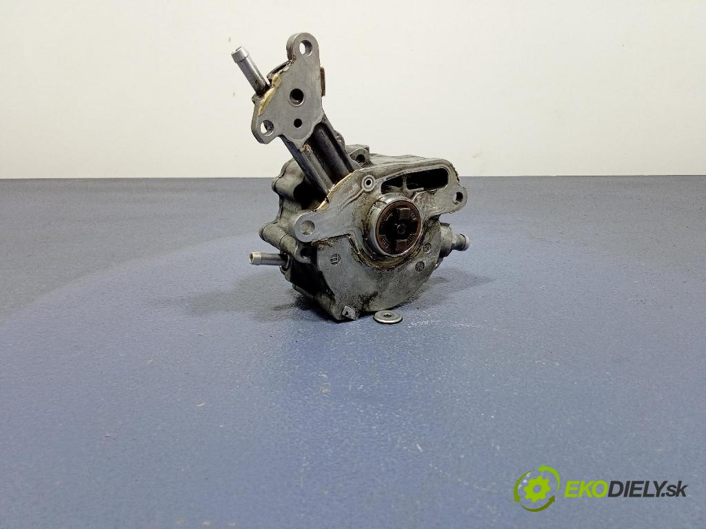 Audi A4 2004 čerpadlo vákuová 038145209C