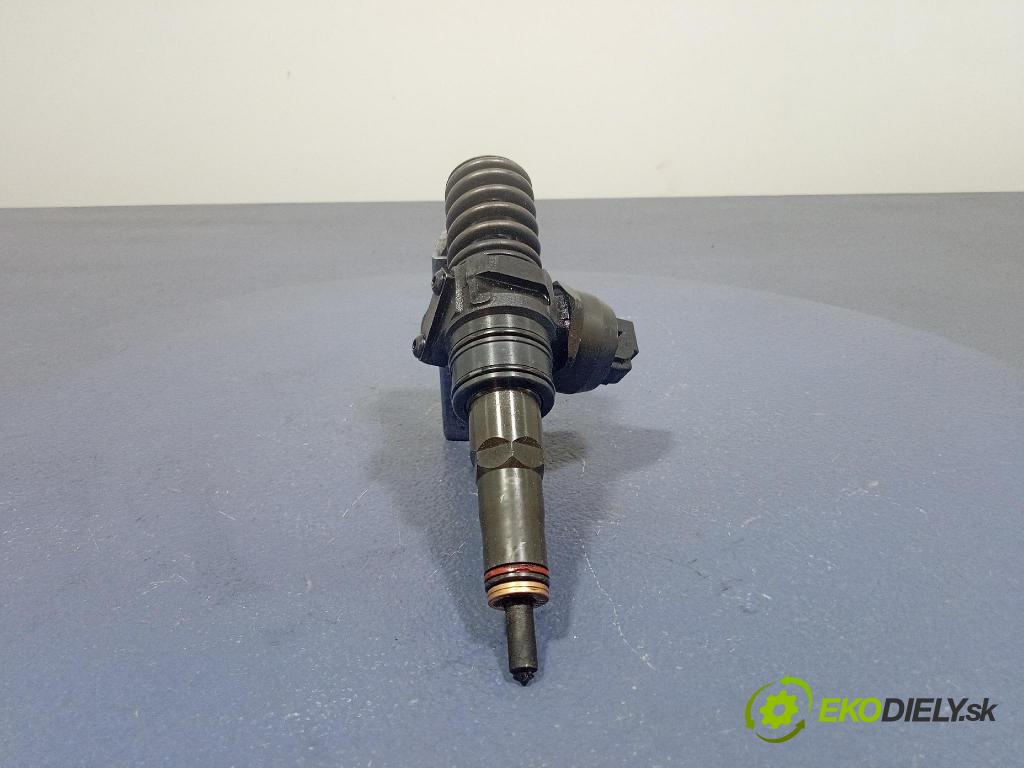 Audi A4 2004 vstřikovač 038130073BH