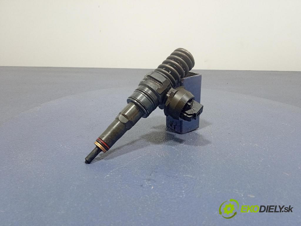Audi A4 2004 vstřikovač 038130073BH