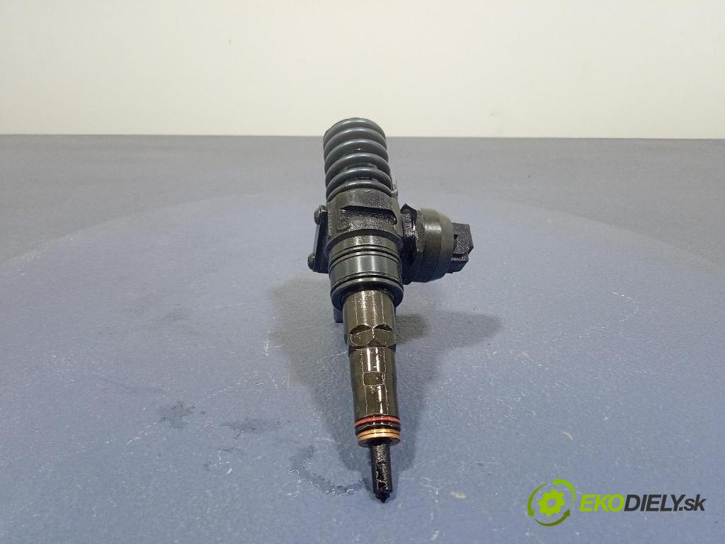Audi A4 2004 vstřikovač 038130073BH