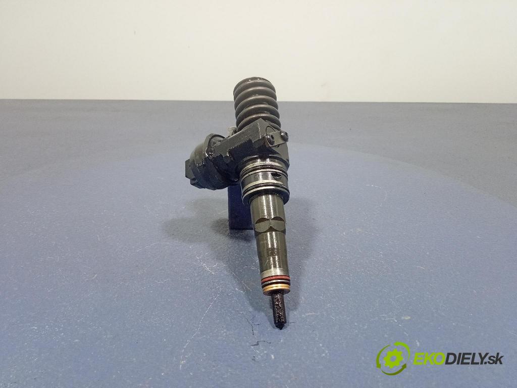 Audi A4 2004 vstrek 038130073BH