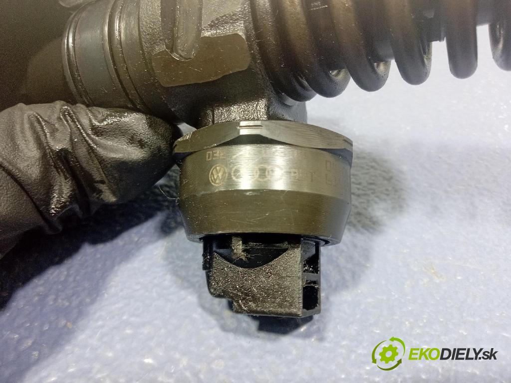 Audi A4 2004 vstrek 038130073BH