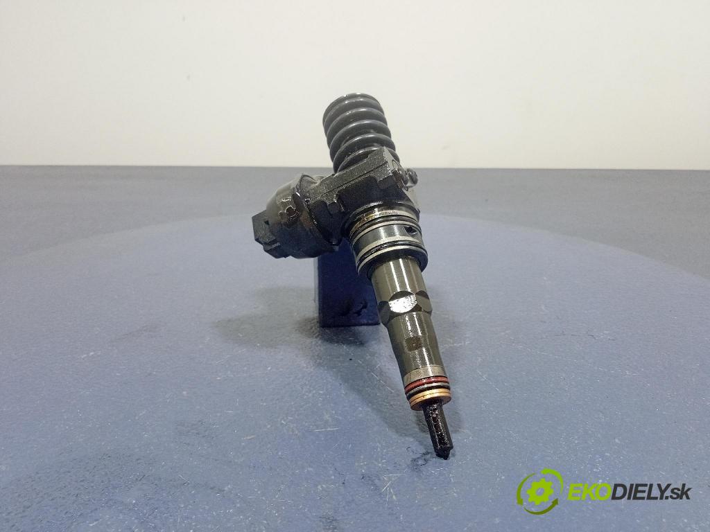 Audi A4 2004 vstrek 038130073BH