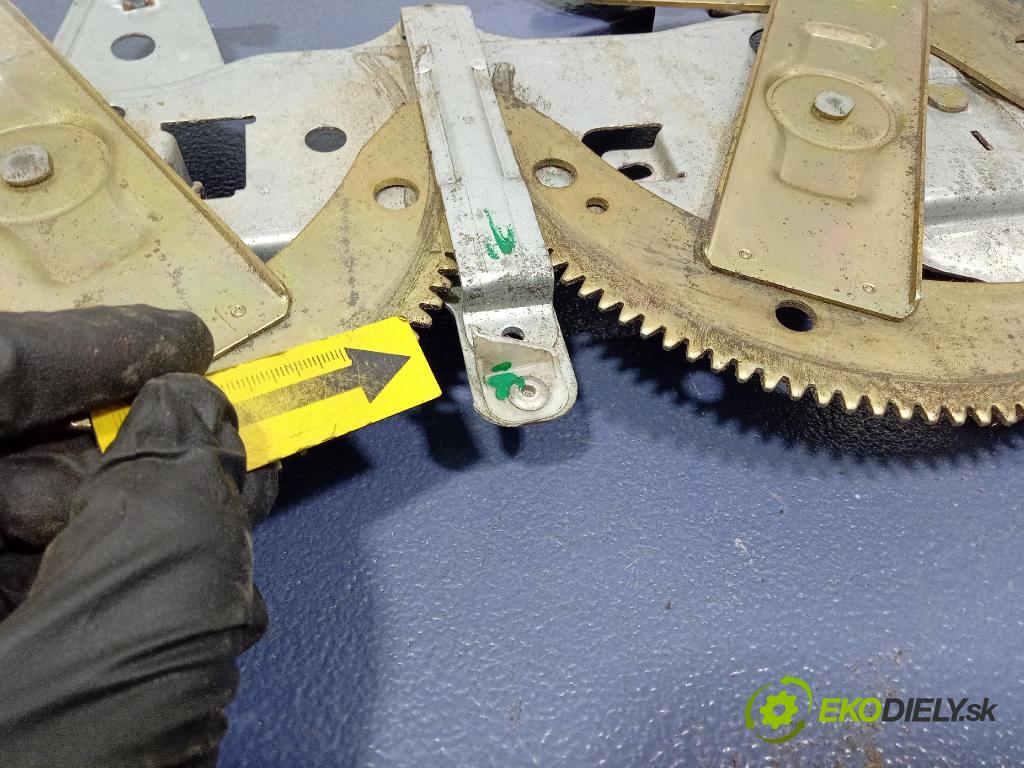 Toyota 4runner 1999 zadní dveře kufra: kufr 85710-35090