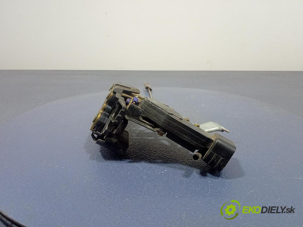 Toyota 4runner 1999 zámok dvere Predné Vľavo: