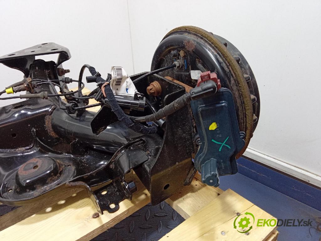 Fiat 500 2023 výztuha Pozastavenia: Zad: