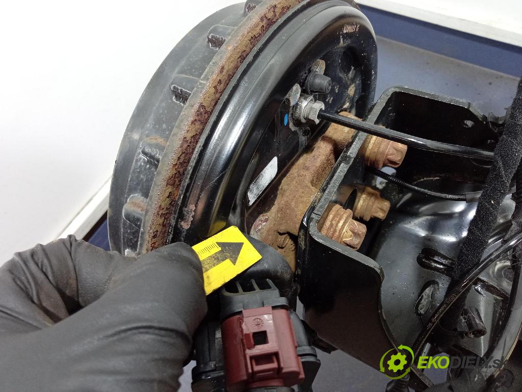 Fiat 500 2023 výztuha Pozastavenia: Zad: