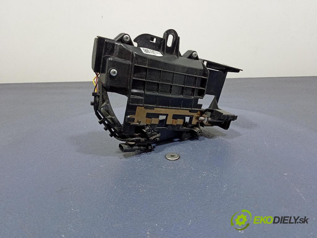 Fiat 500 2023 rukoväť Predné Prava: 52138071