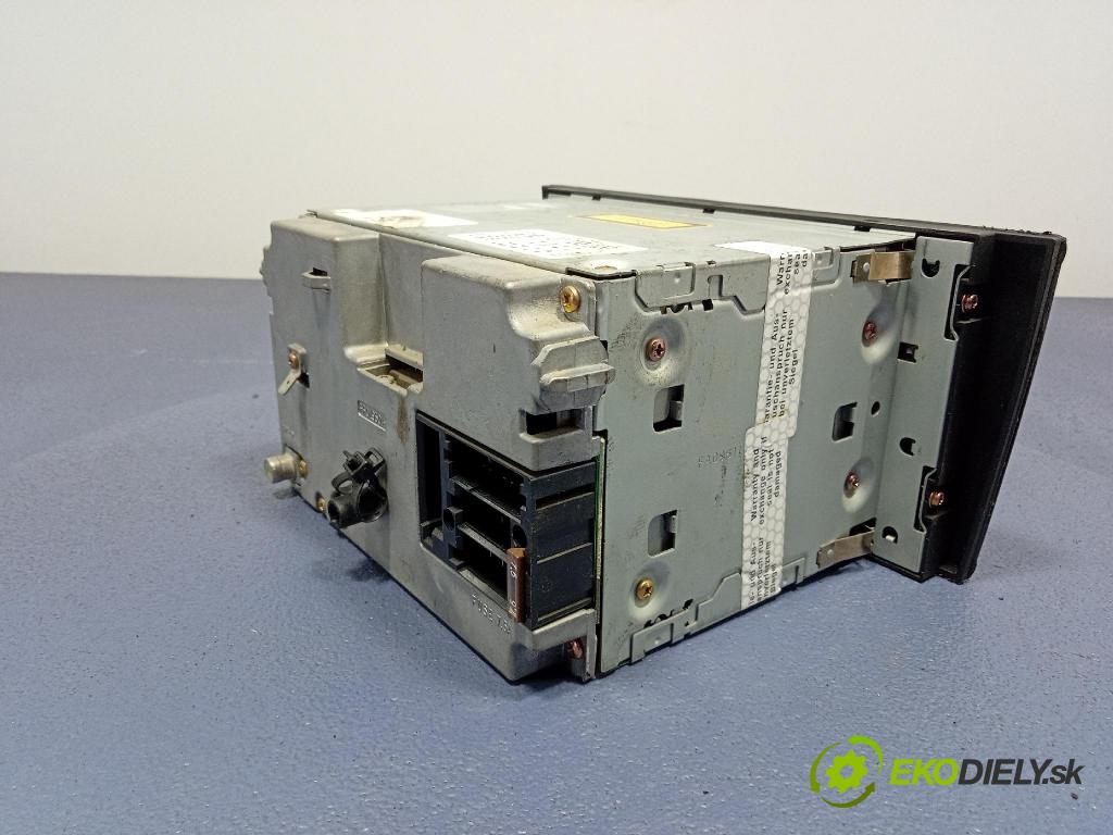 Audi A4 2000 Radio I Navigácia: 8D0035195