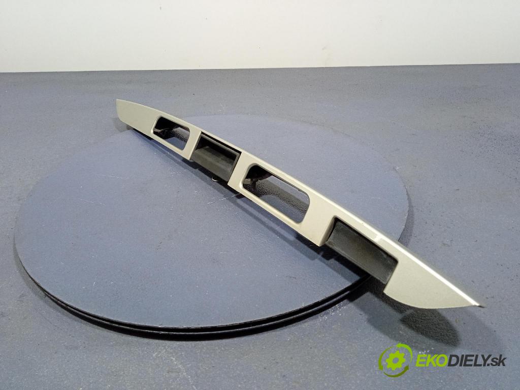 Peugeot 207 2008 zaslepka: Zad: 9680548977