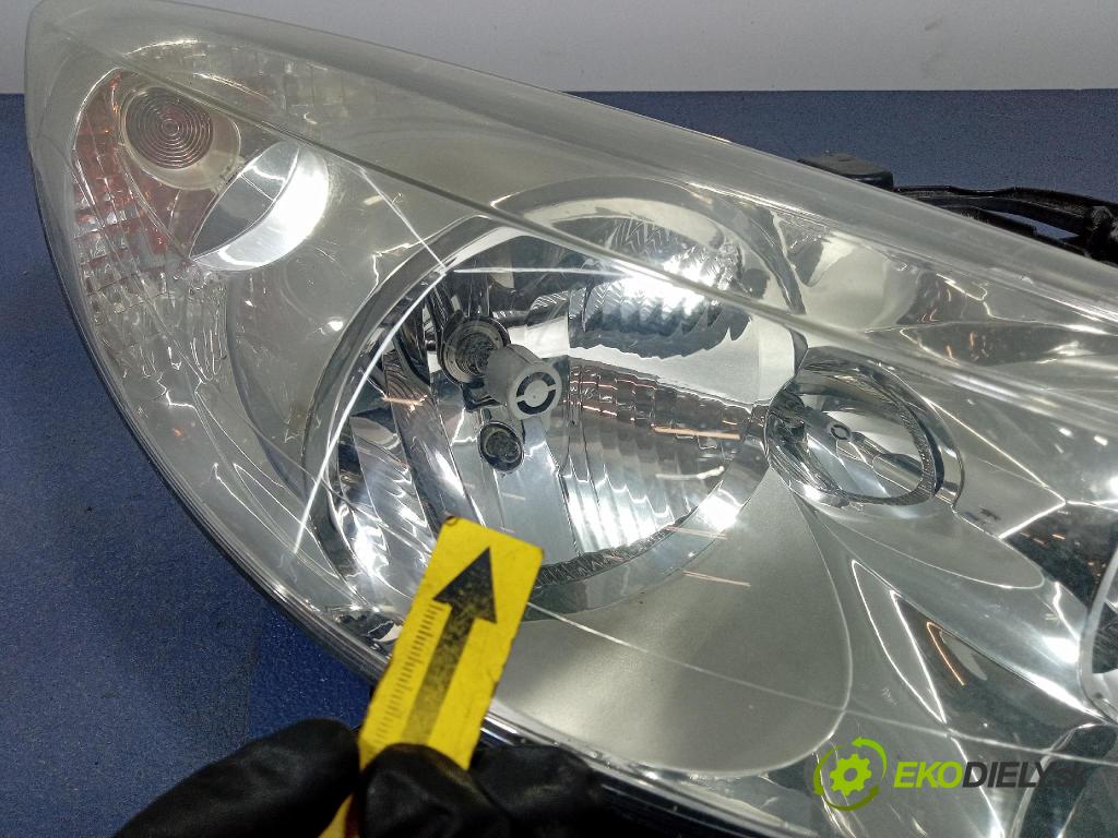 Peugeot 207 2008 Reflektor: v pravo: 9649986180