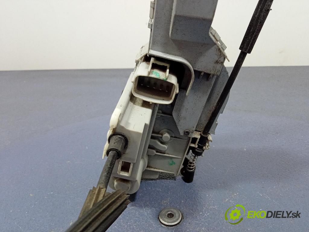 Fiat Bravo 2007 zámek dveře před Levý: