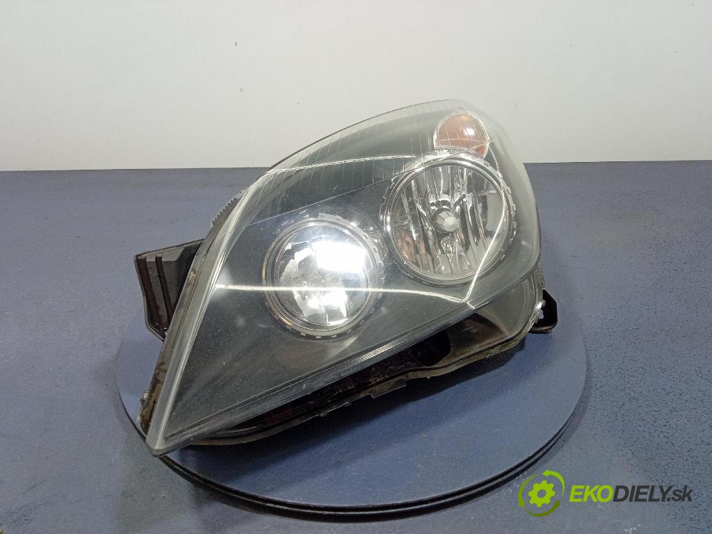Opel Astra 2004 Reflektor: Vľavo: 93178635