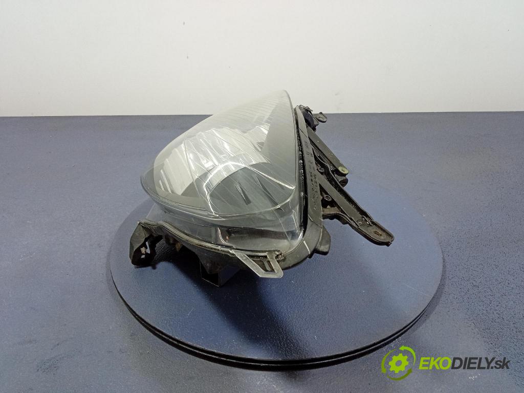 Opel Astra 2004 Reflektor: Vľavo: 93178635