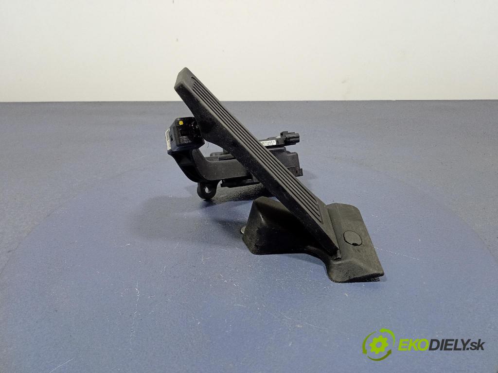Hyundai Ix35 2013 pedal Plyn: DH32726-2S000