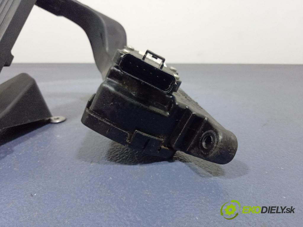Hyundai Ix35 2013 pedal Plyn: DH32726-2S000