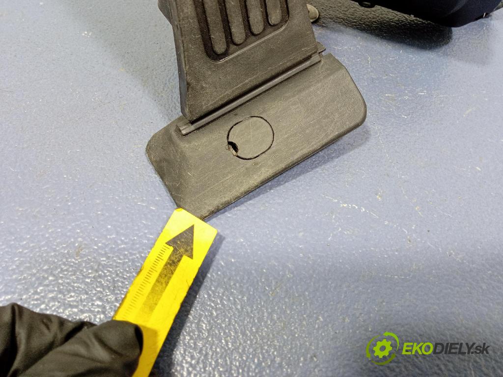Hyundai Ix35 2013 pedal Plyn: DH32726-2S000