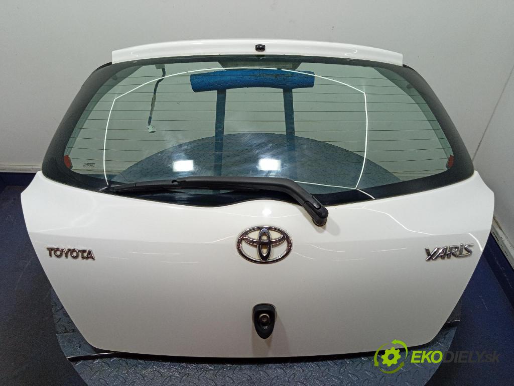 Toyota Yaris 2007 zadna dveře kufra: kufra: