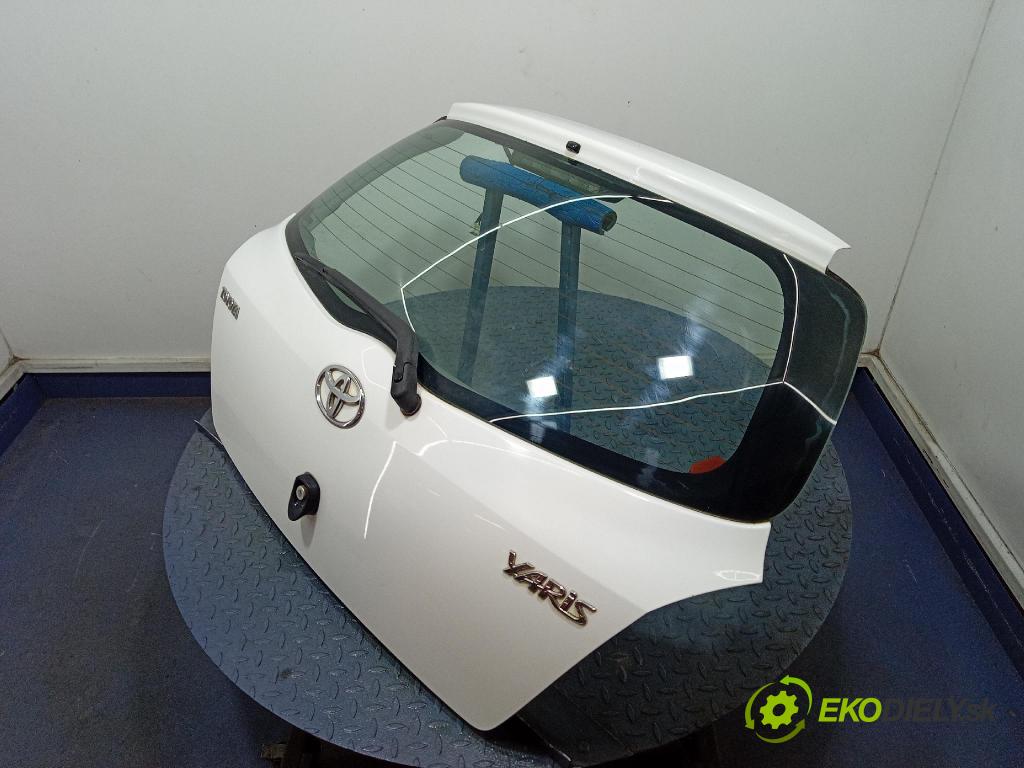 Toyota Yaris 2007 zadna dveře kufra: kufra:
