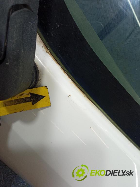 Toyota Yaris 2007 zadna dveře kufra: kufra: