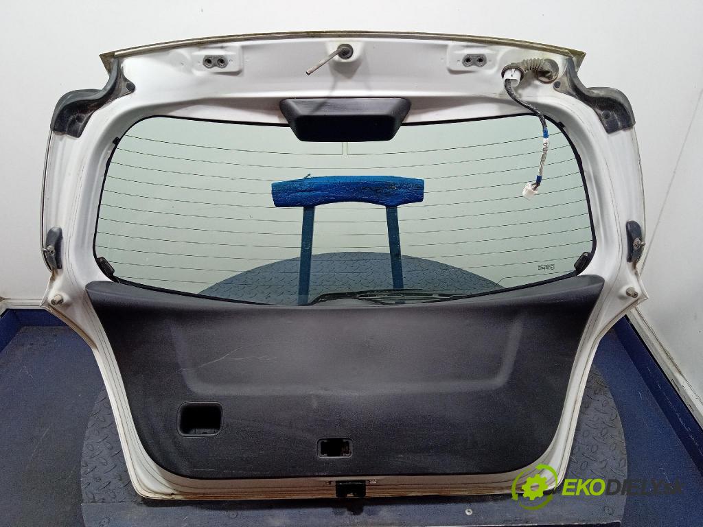 Toyota Yaris 2007 zadní dveře kufra: kufr 