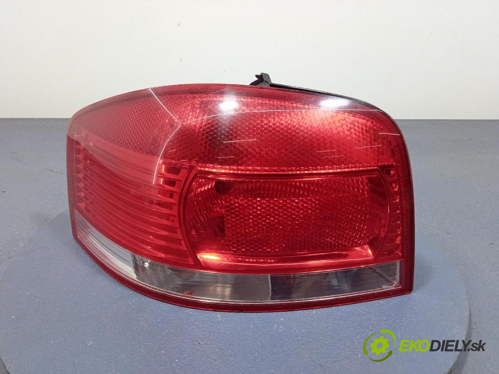 Audi A3 2004 svetlo / reflektor zad ľavá Vonkajsia: 8P0945095