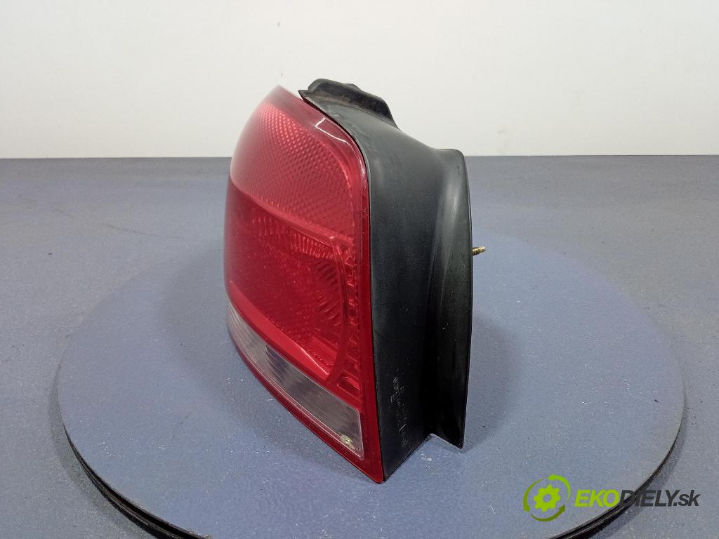 Audi A3 2004 svetlo / reflektor zad ľavá Vonkajsia: 8P0945095