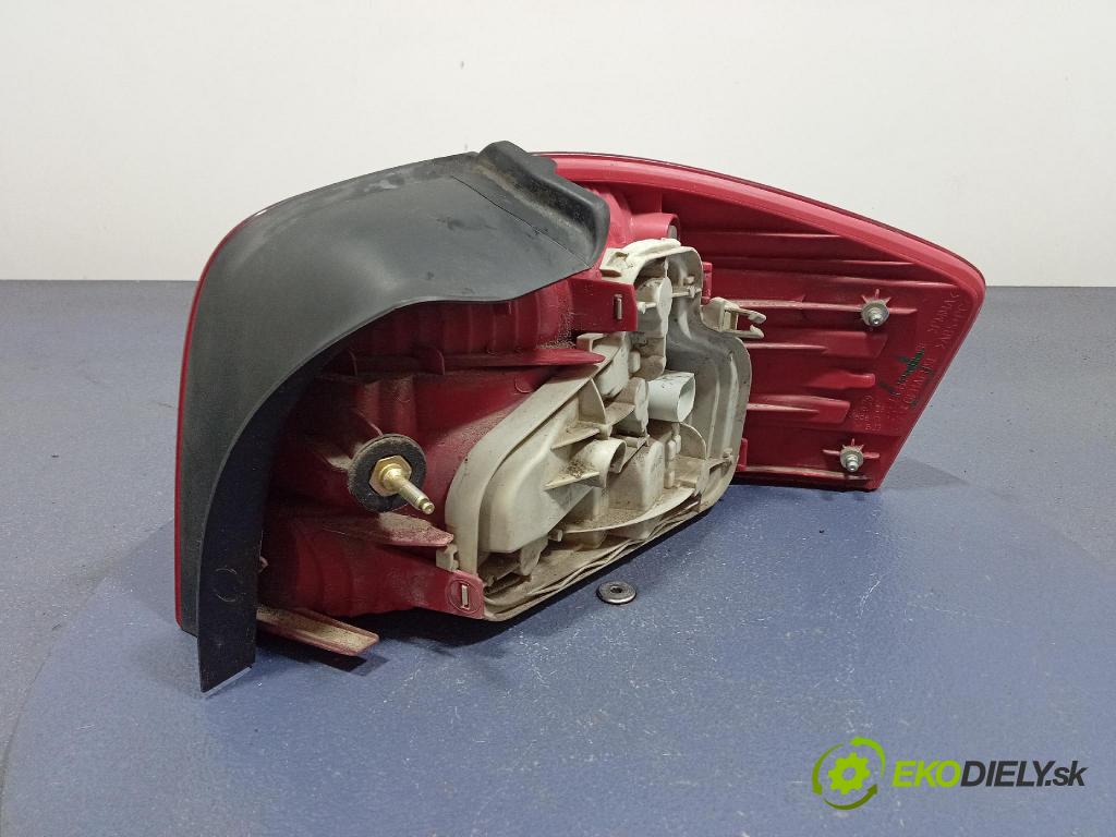 Audi A3 2004 svetlo / reflektor zad ľavá Vonkajsia: 8P0945095