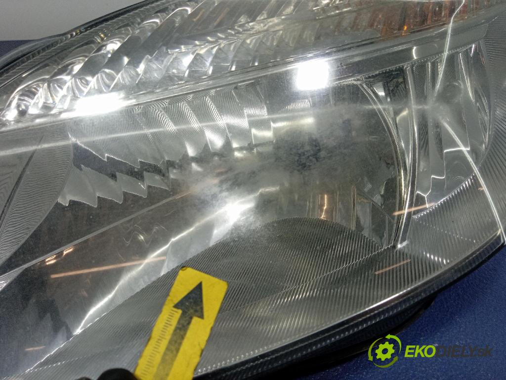 Skoda Fabia 2009 Reflektor: Vľavo: 247831-00L