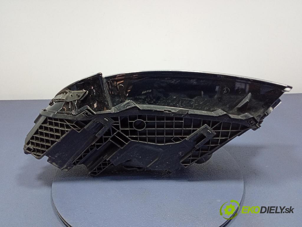Audi Q7 2024 Reflektor: v pravo: 4M0941040D