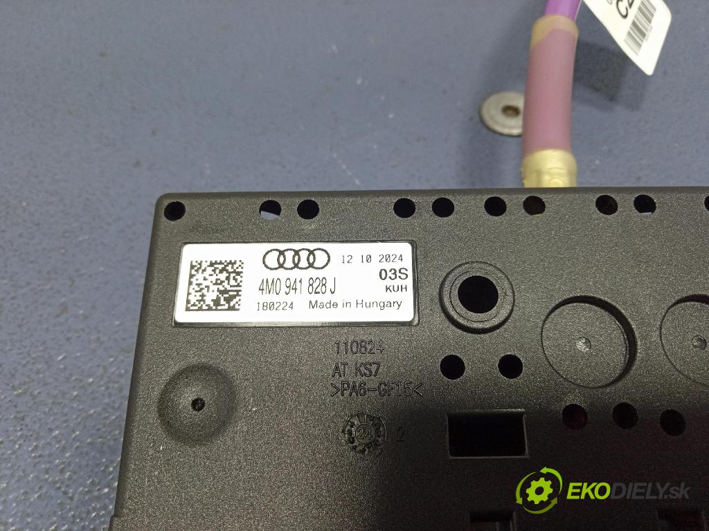 Audi Q7 2024 skrinka Poistky: 4M0941828J