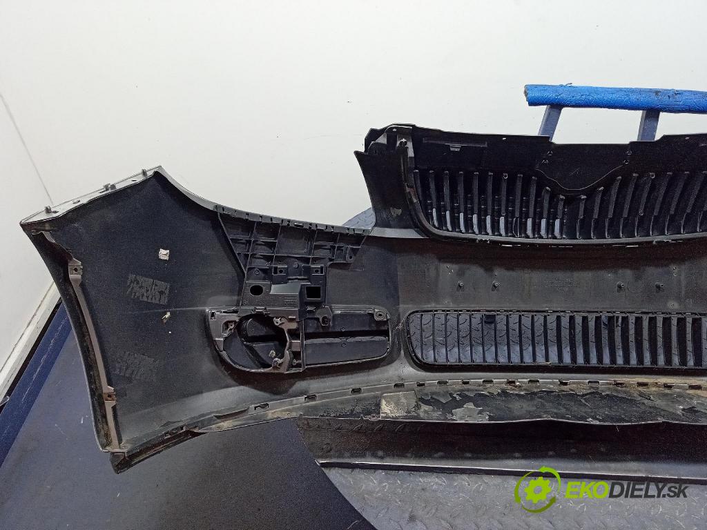 Skoda Fabia 2009 nárazník před 5J0807221