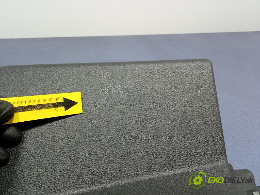 Audi Q7 2024 kryt Plast: Interiéry: 4M0867767F