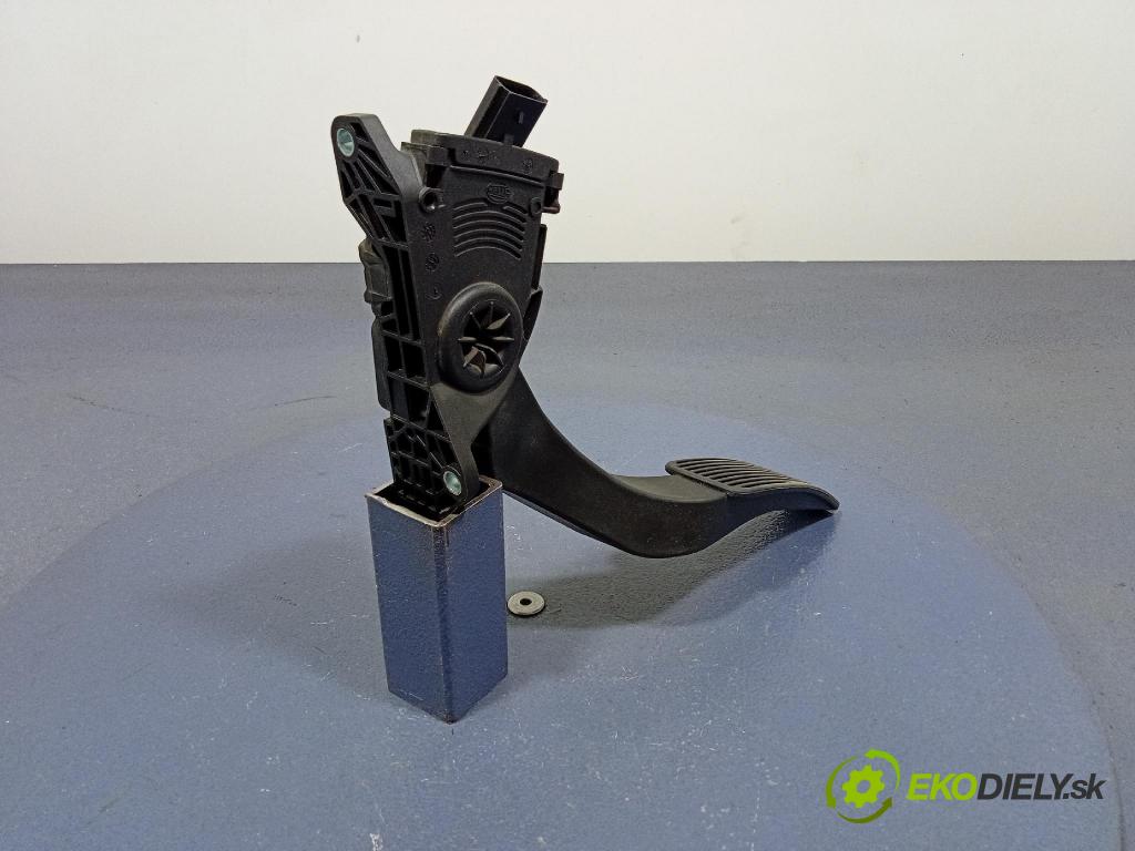 Dodge Magnum 2008 pedal Plyn: 04861714AB
