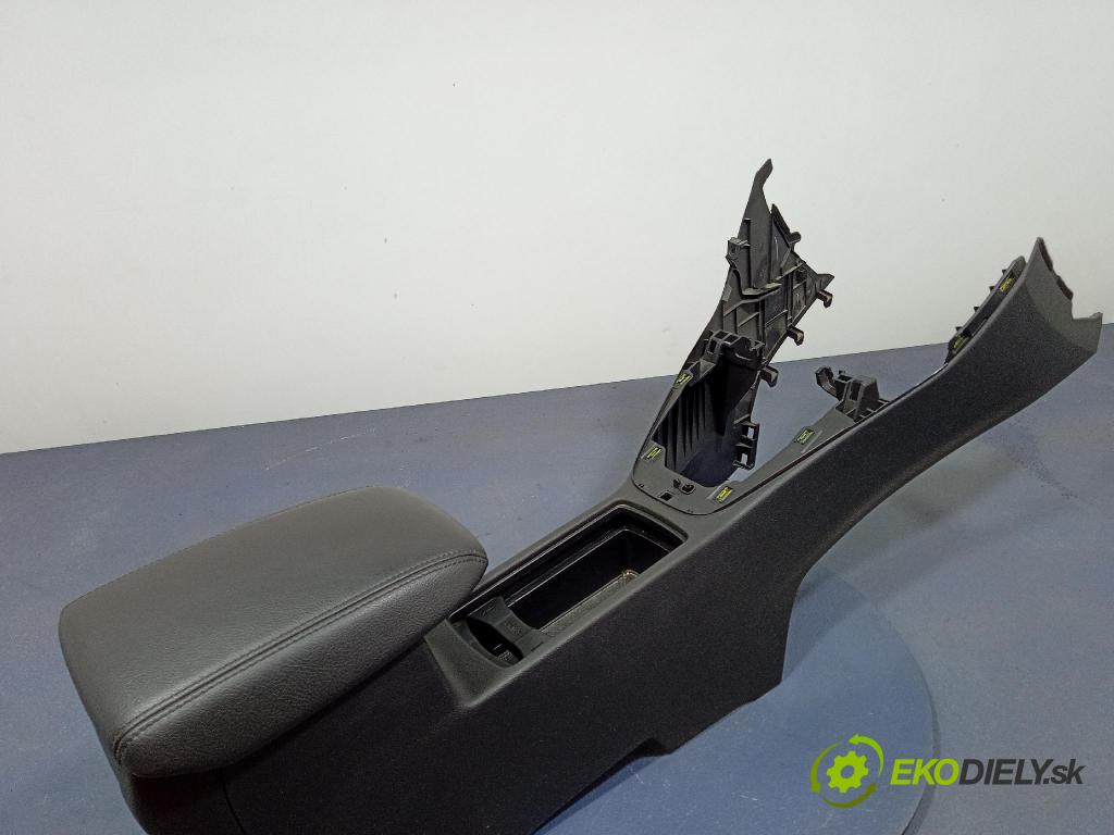 Ford Focus 2016 tunel Stredný: F1EBA045A06C
