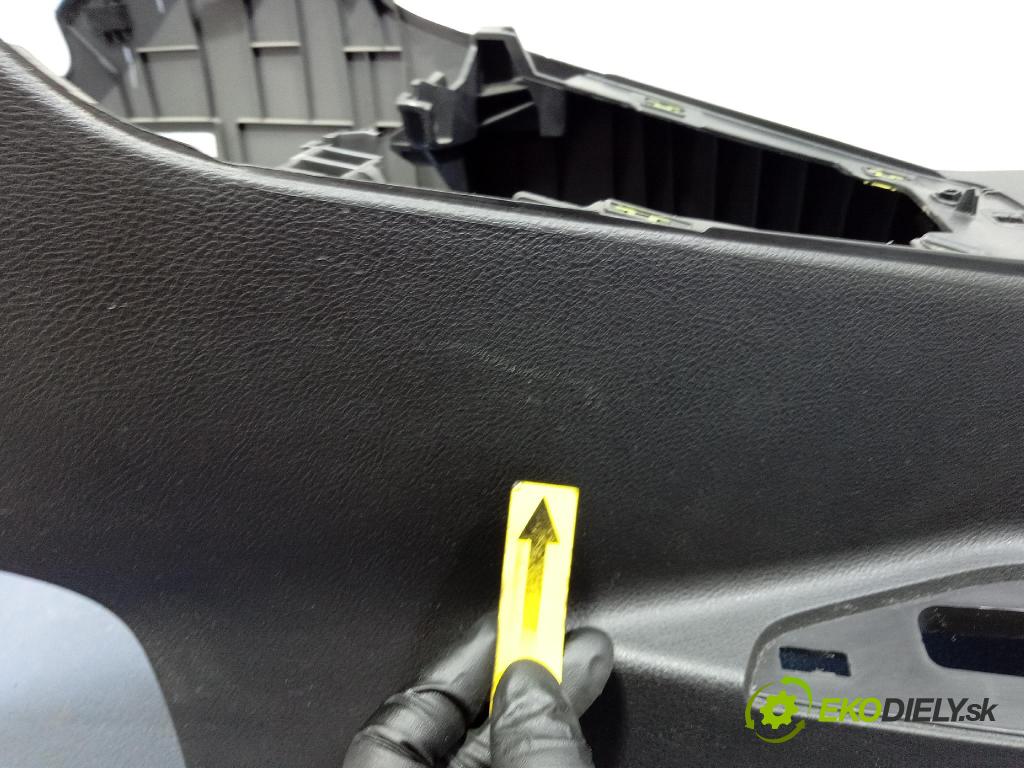 Ford Focus 2016 tunel Stredný: F1EBA045A06C