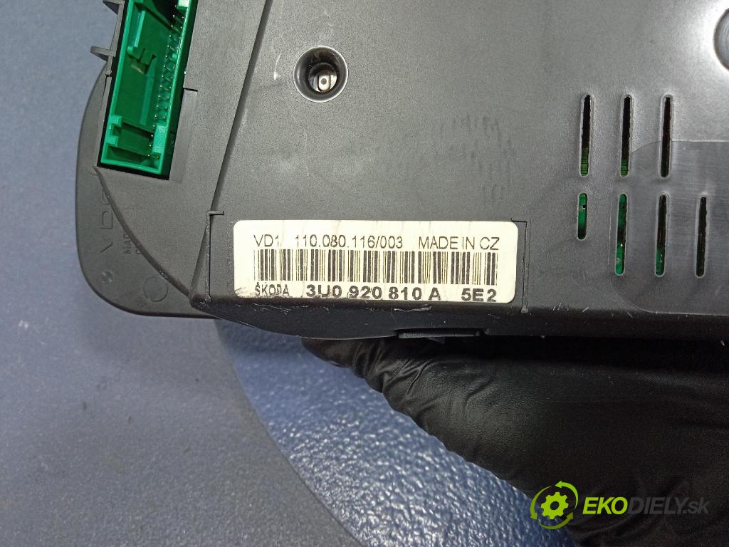 Skoda Superb 2002 prístrojovka/ budíky 3U0920810A