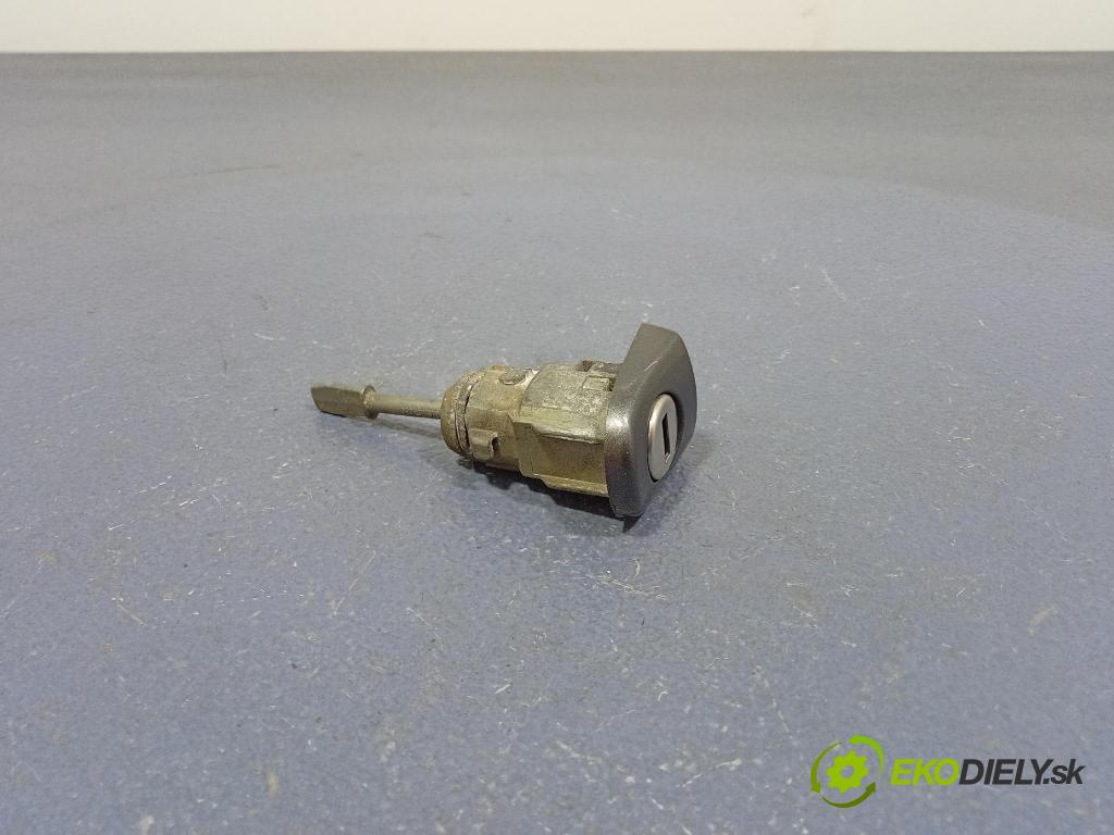 Skoda Superb 2002 Spínač zapaľovania: 4B0905851A
