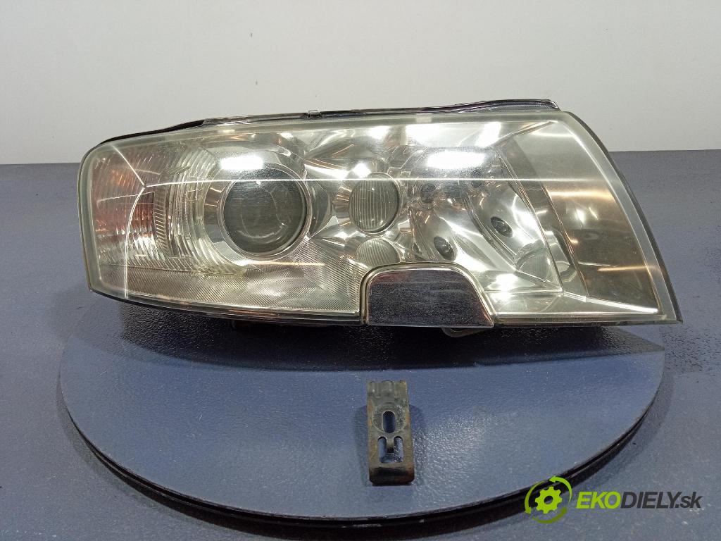 Skoda Superb 2002 Reflektor: v pravo: 246750R