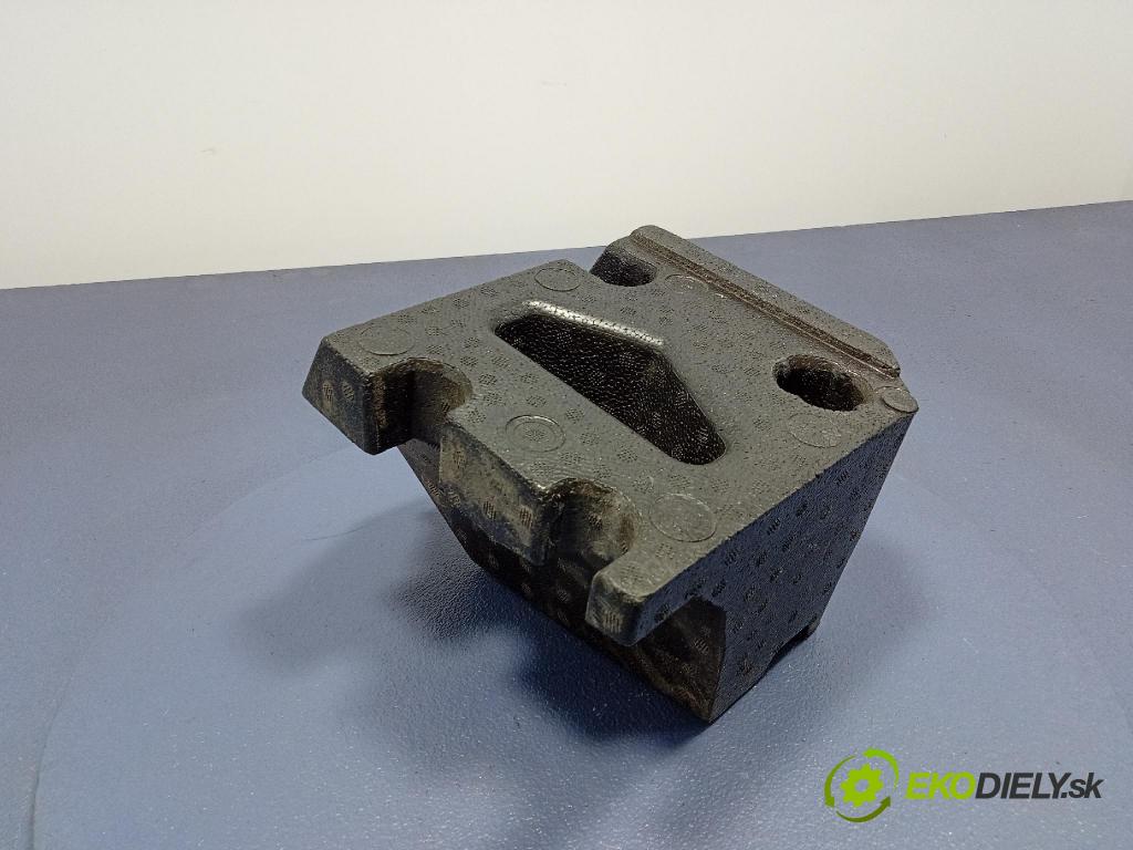 Audi Q7 2024 výstuha narazník zad 4M0807574A