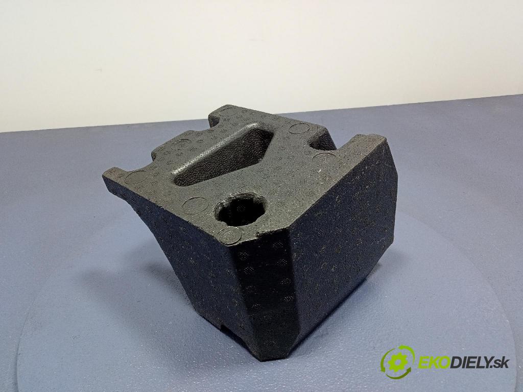 Audi Q7 2024 výstuha narazník zad 4M0807574A