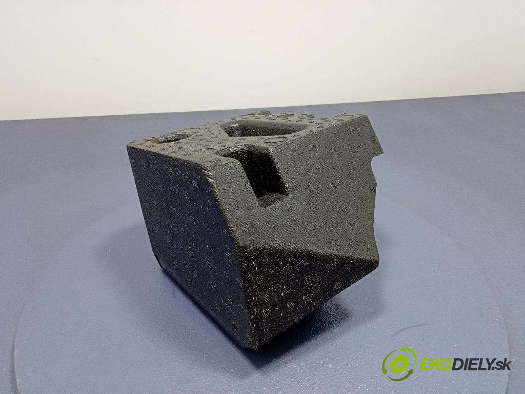 Audi Q7 2024 výstuha narazník zad 4M0807574A